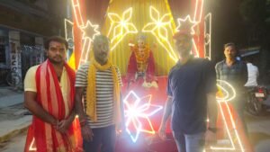 नौपेड़वा बाजार में गणपति बप्पा की भव्य शोभायात्रा निकाली गई, जयकारों से गूंजा पूरा बाजार