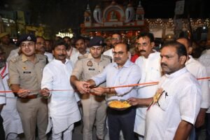 श्री दुर्गा पूजा महासमिति के 48वें नियंत्रण कक्ष का उद्घाटन सीआरओ अजय अंबष्ट एंव अपर पुलिस अधीक्षक नगर ने संयुक्त रूप से फीता काटकर दीप प्रज्वलित कर किया