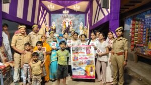 नारी शक्ति और बक्शा थाना पुलिस की पहल, सार्वजनिक दुर्गा पूजा समिति नौपेड़वा गल्ला मंडी में चर्चा नौपेड़वा बाजार,